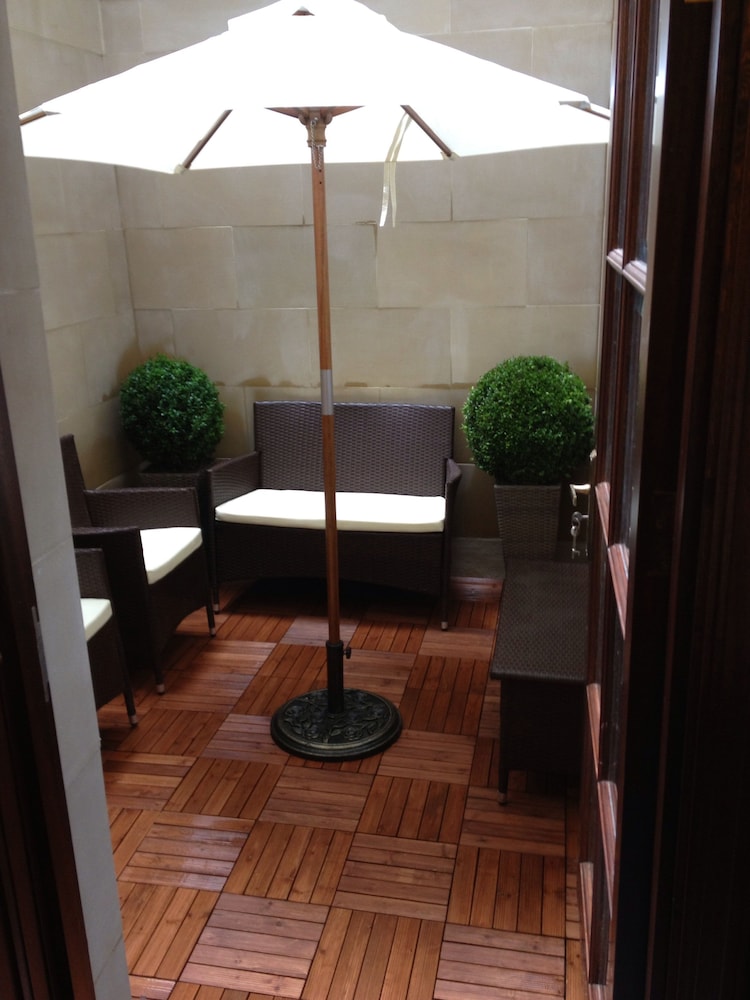 Regency House 43/69