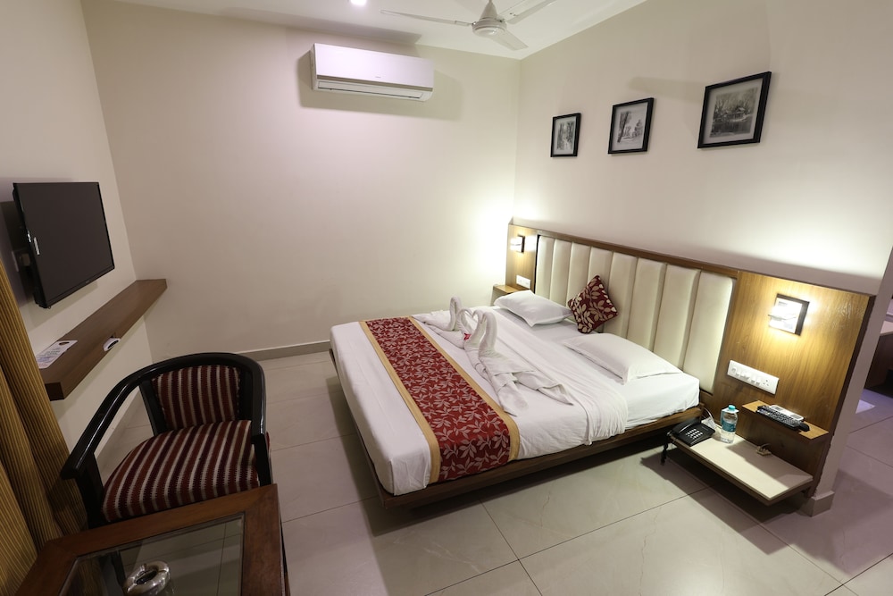 Abirami Residency 11/42