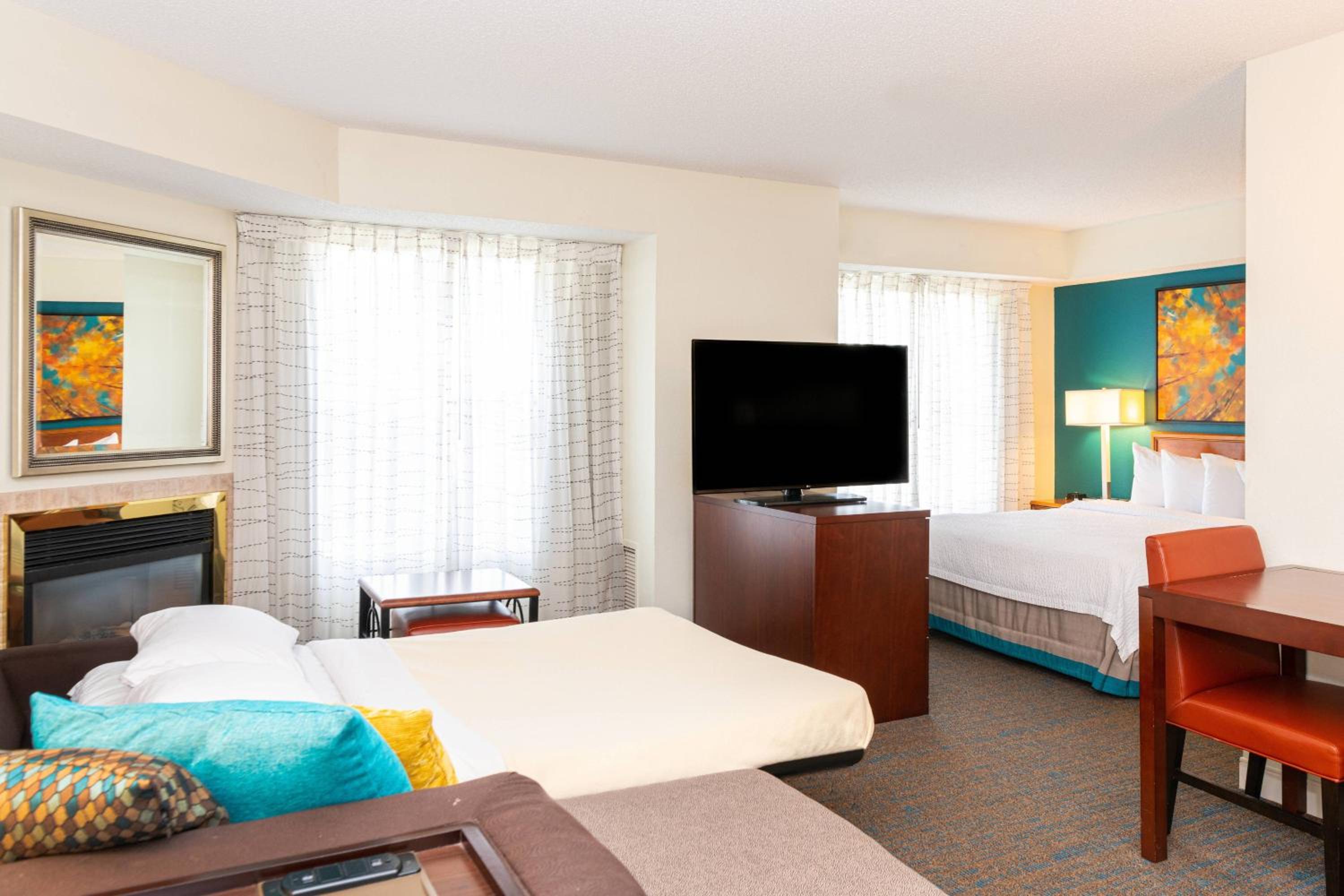 Pure, Wellness, Studio, Suite, Queen Bed, Sofa