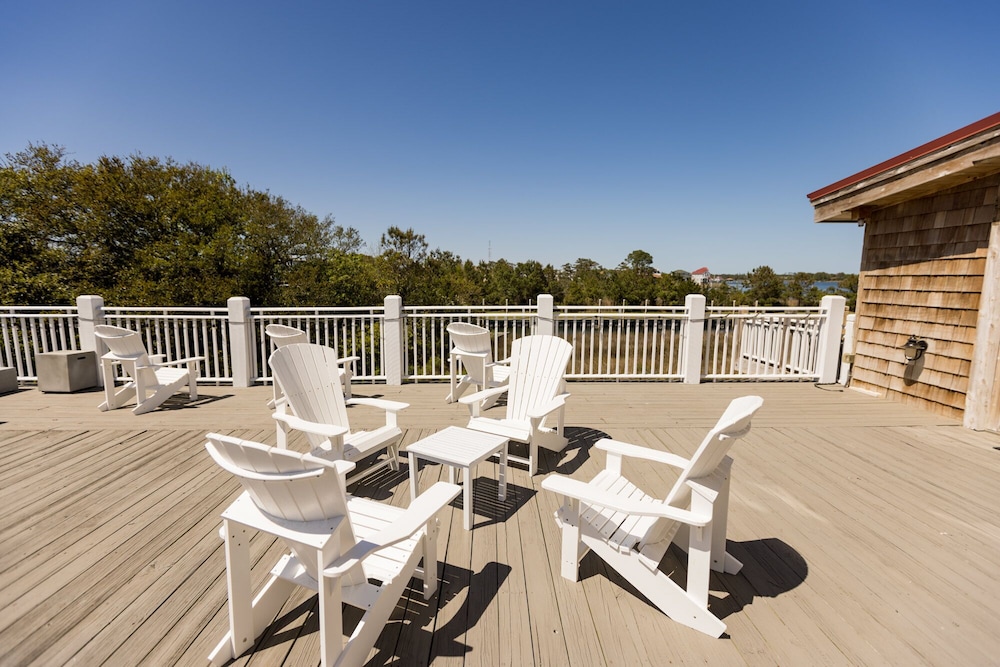 The Burrus House Inn Waterfront Suites 38/50