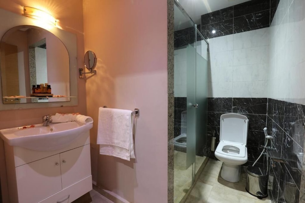 Silver Suites Hotel & Spa 58/63
