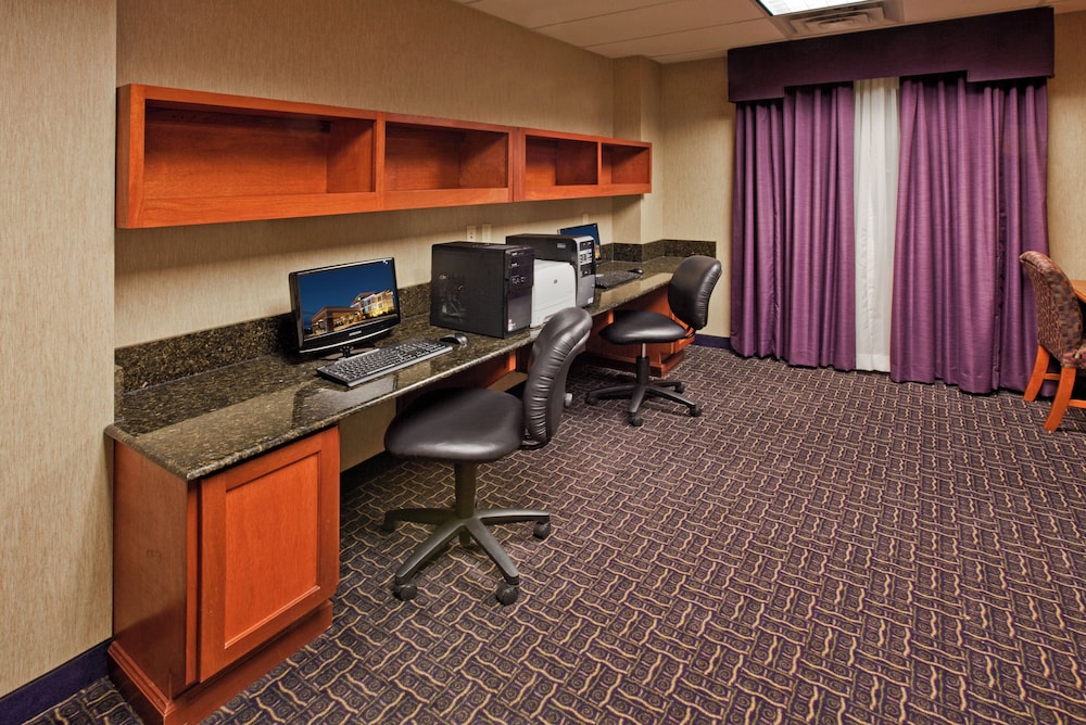 Holiday Inn Express Hotel and Suites Ada 49/57