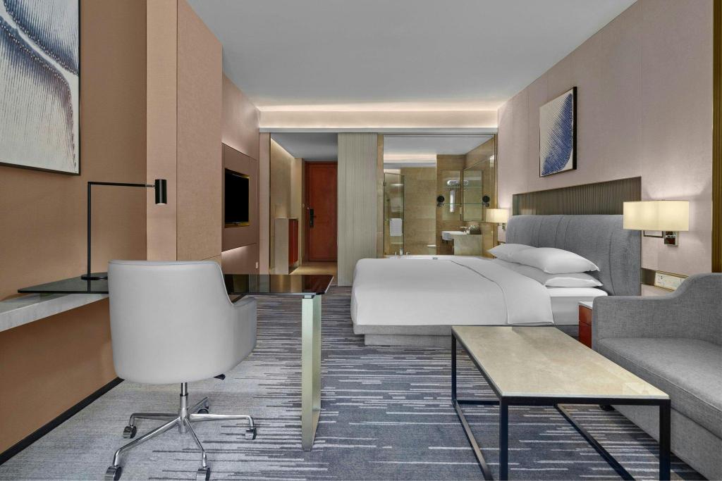 Mountain, Guest Room, Executive, Twin Beds, Mountain View, Club Lounge Access, Dongguan Forum Hotel and Apartment 3/7