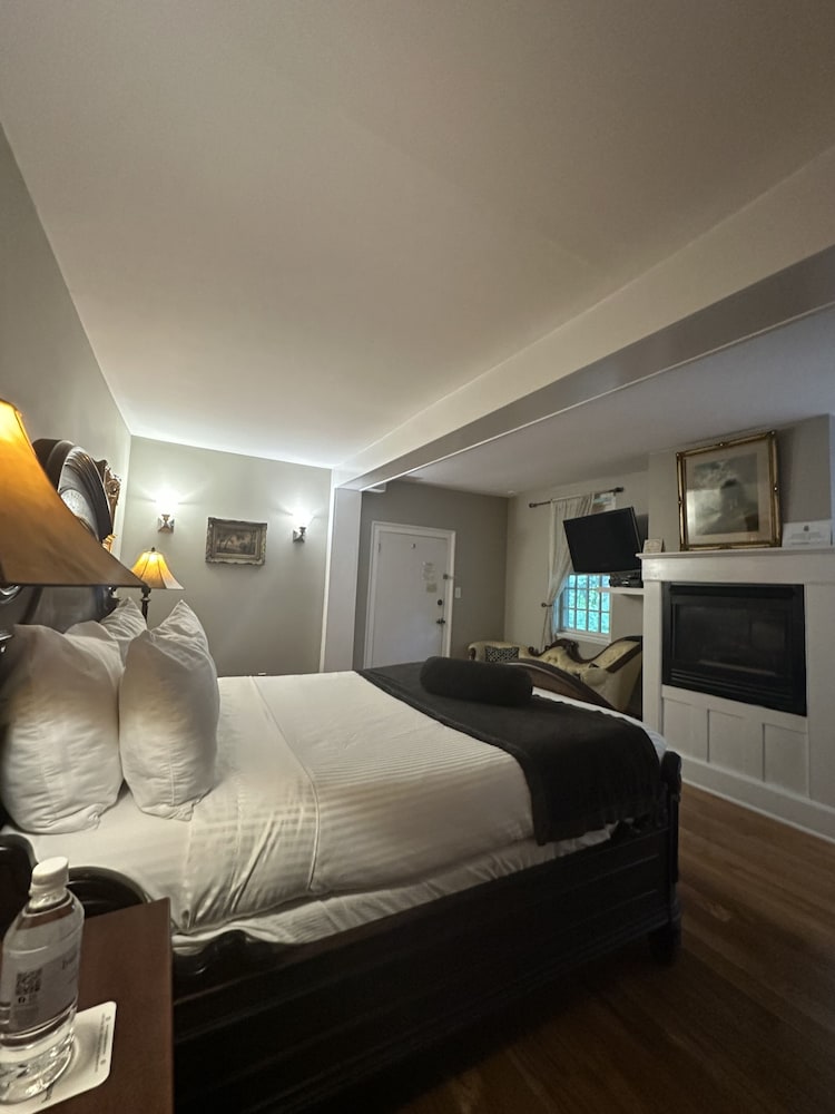 Buttermilk Falls Inn 9/51
