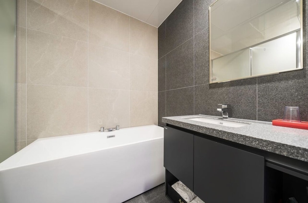 Suwon Station Myeongjak Hotel 48/57