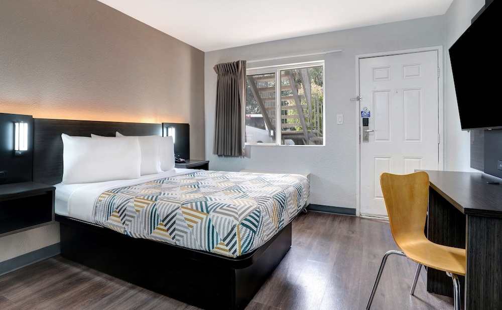 Motel6 Sacramento, CA - North 26/59
