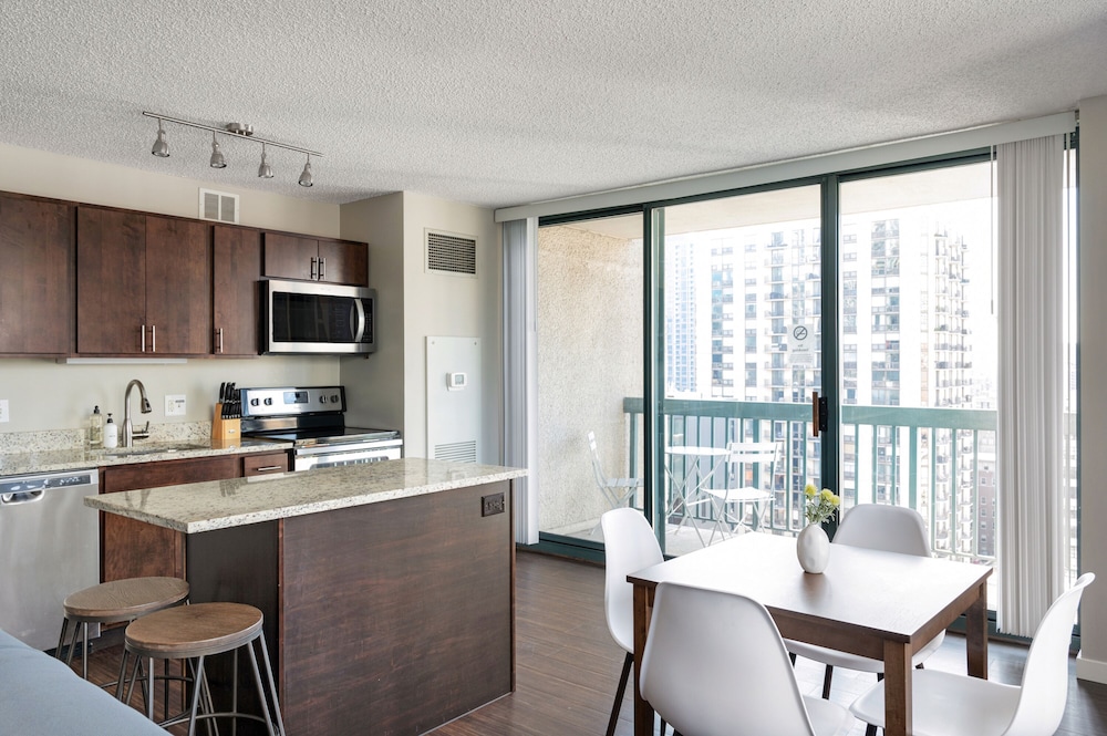 Kasa Chicago River North Apartments 31/50
