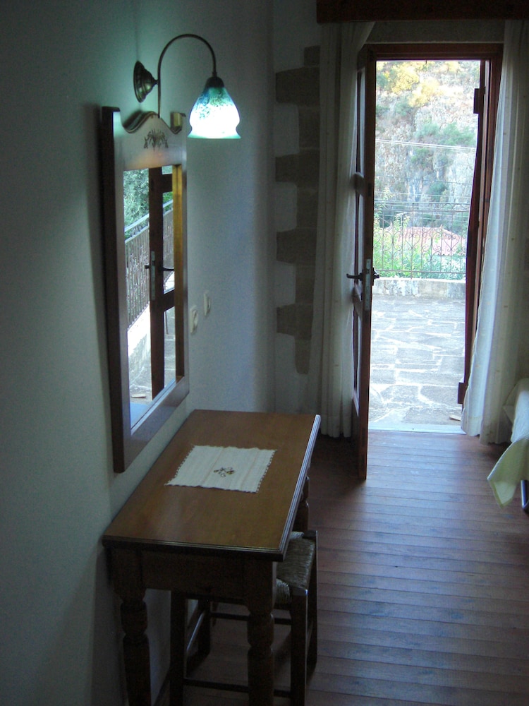Patriko Traditional Residence 25/50