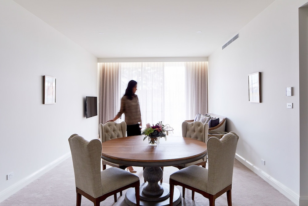 Knightsbridge Canberra 49/61