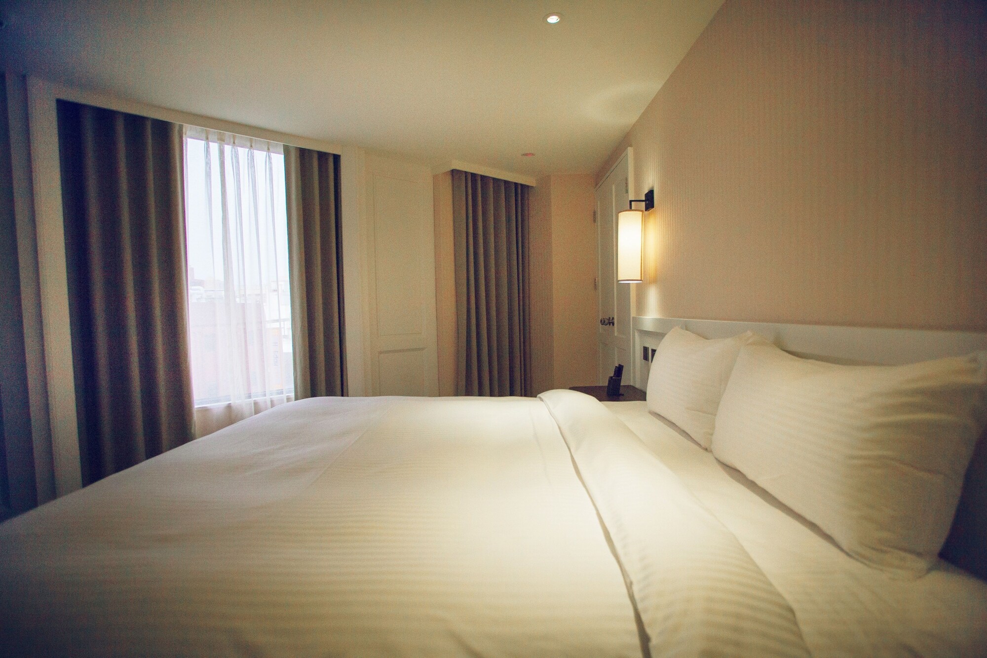 EXECUTIVE, SUITE