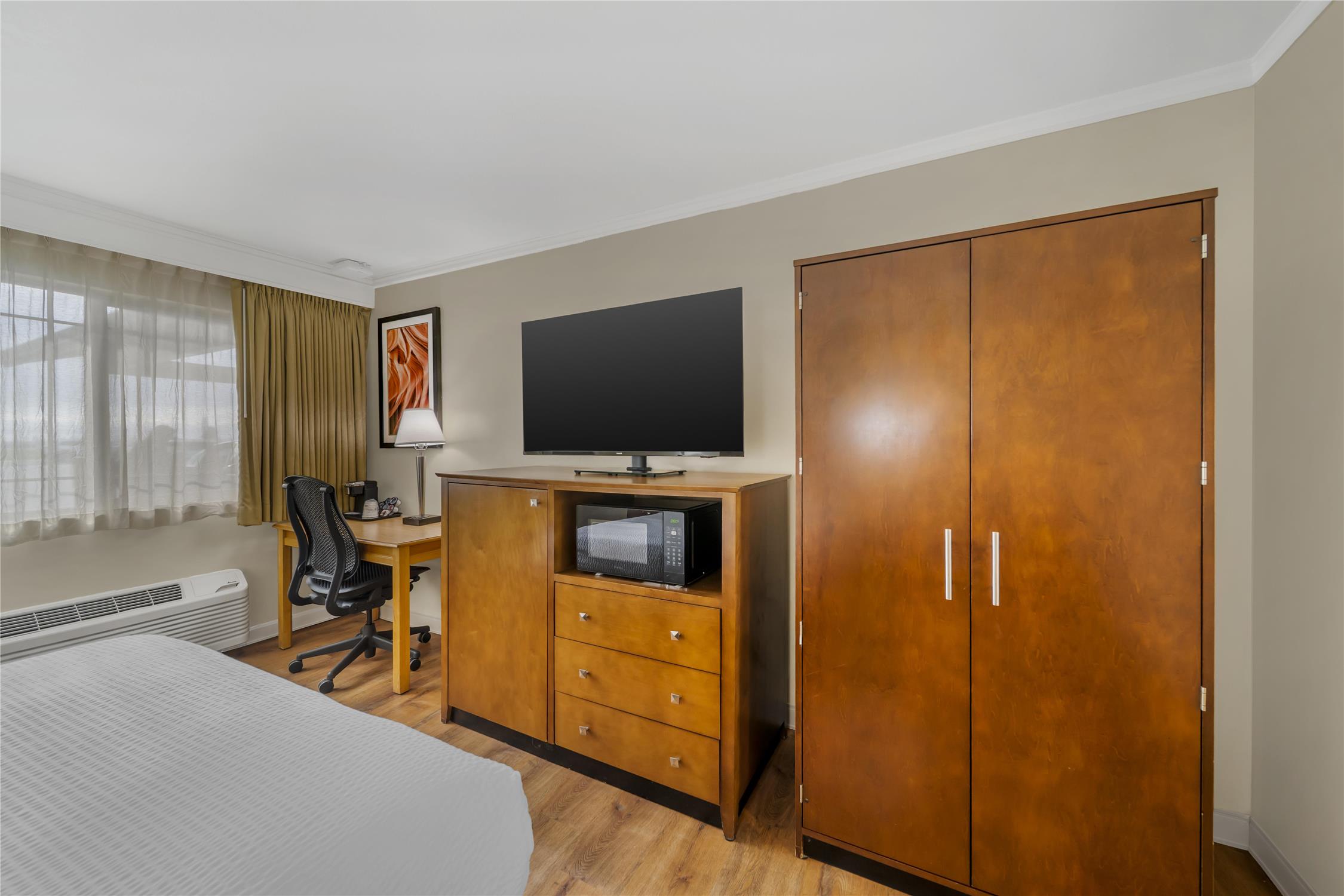 غرفة بسرير كوين بحوض استحمام لذوي الإعاقة، Best Western Plus Northwoods Inn 5/5
