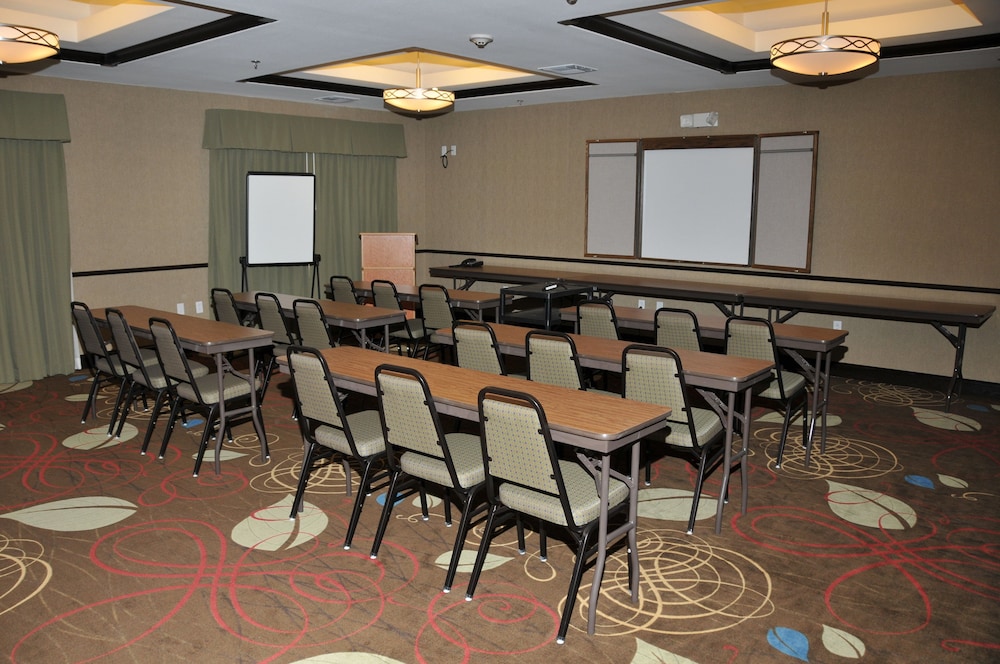 Holiday Inn Express Hotel Suites Clinton 22/25