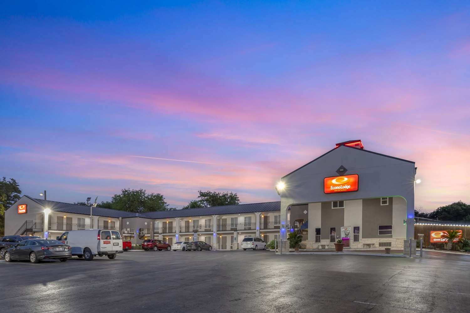 Econo Lodge Inn & Suites Near Lackland AFB San Antonio, TX 6/36