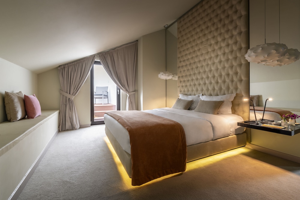 9 Hotel Mercy X Mercy Hotel 15/50
