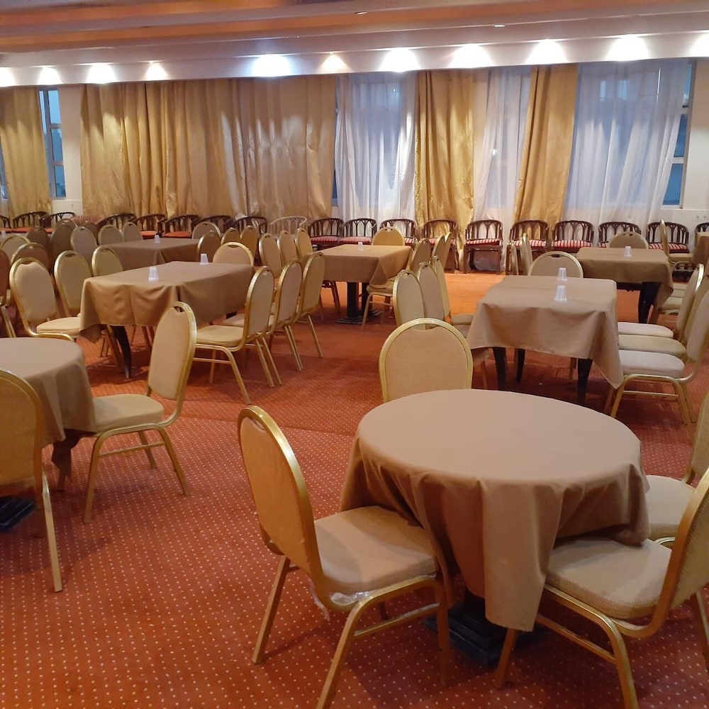 restaurant cafeteria