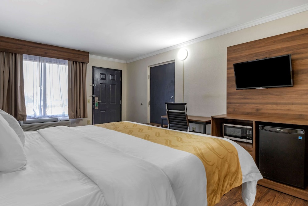 ROOM, KING BED, ACCESSIBLE