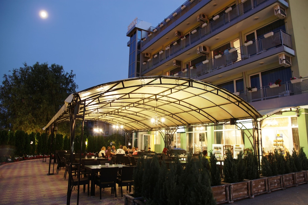Hotel Zaara 1/32