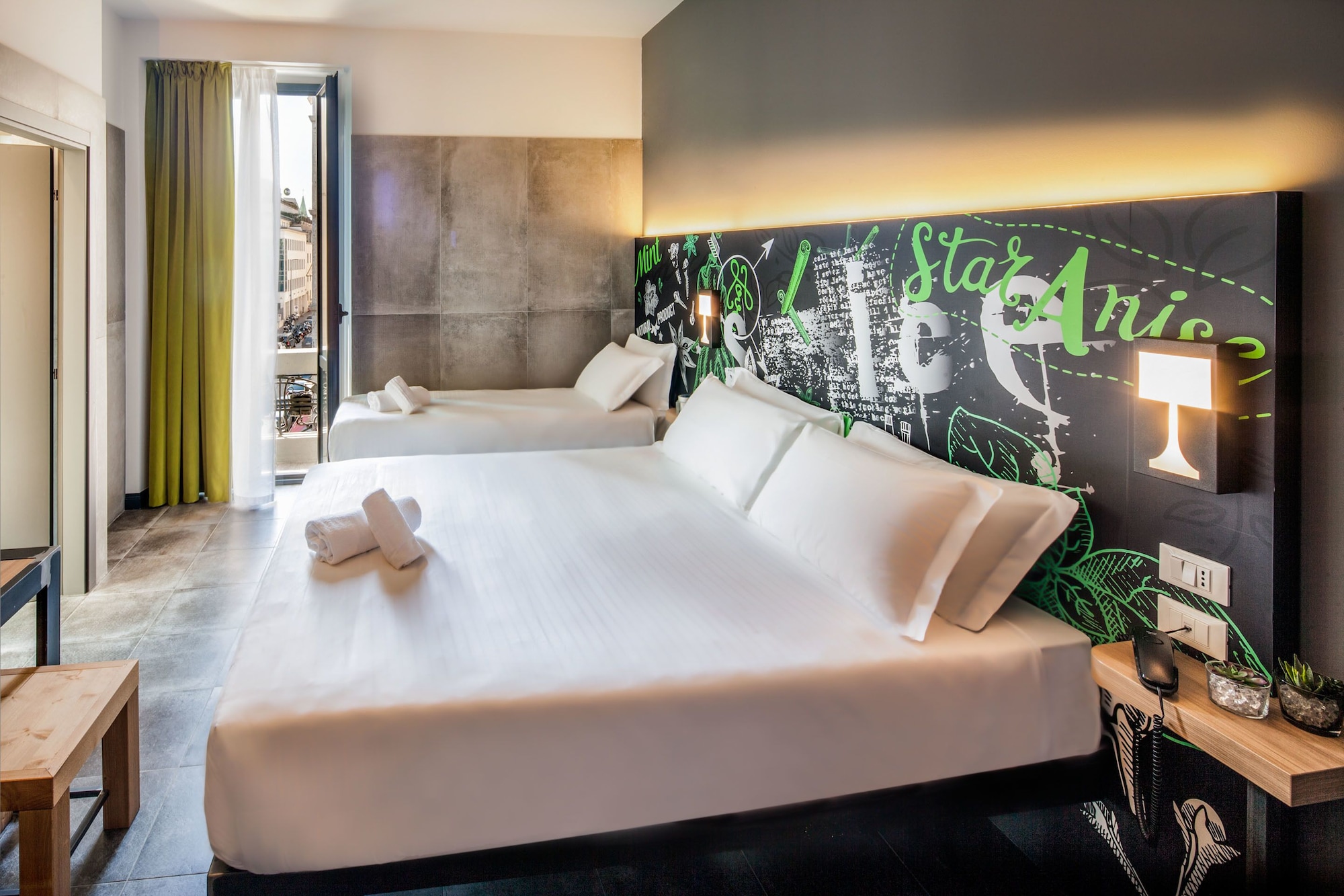 ROOM, TRIPLE, BALCONY