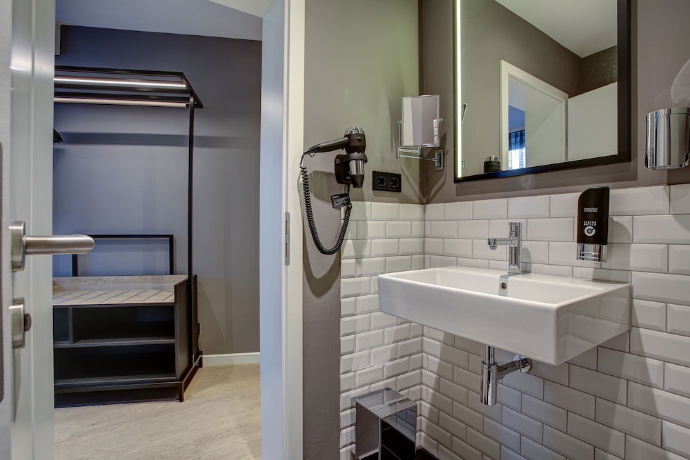 B&B HOTEL Hamburg-Hbf 42/49