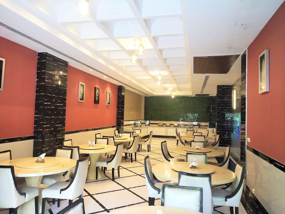 Venizia Sarovar Portico (ex Grand Venizia) 39/55