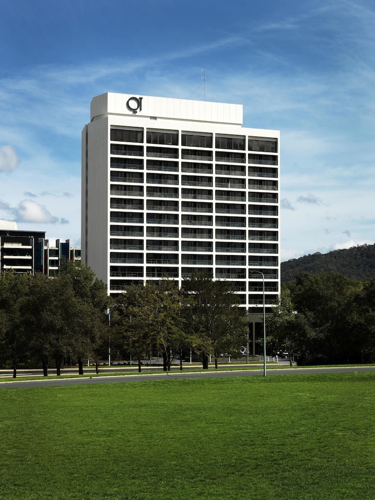 QT Canberra 6/70