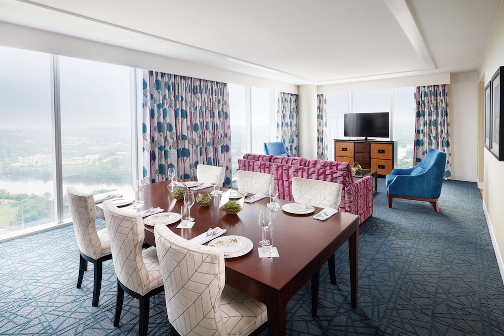 Fairmont Austin 56/72