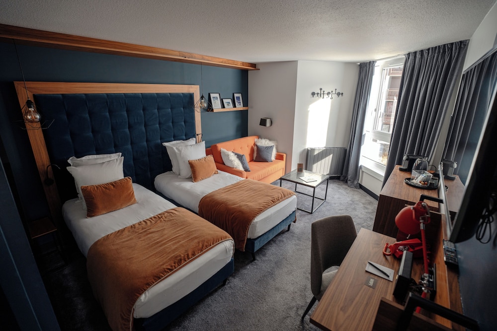 Room, Triple, Village View, Fahrenheit Seven Val Thorens 5/7