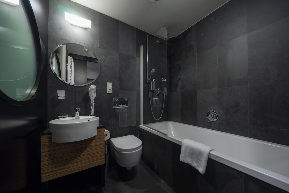 Hotel Noir 42/50