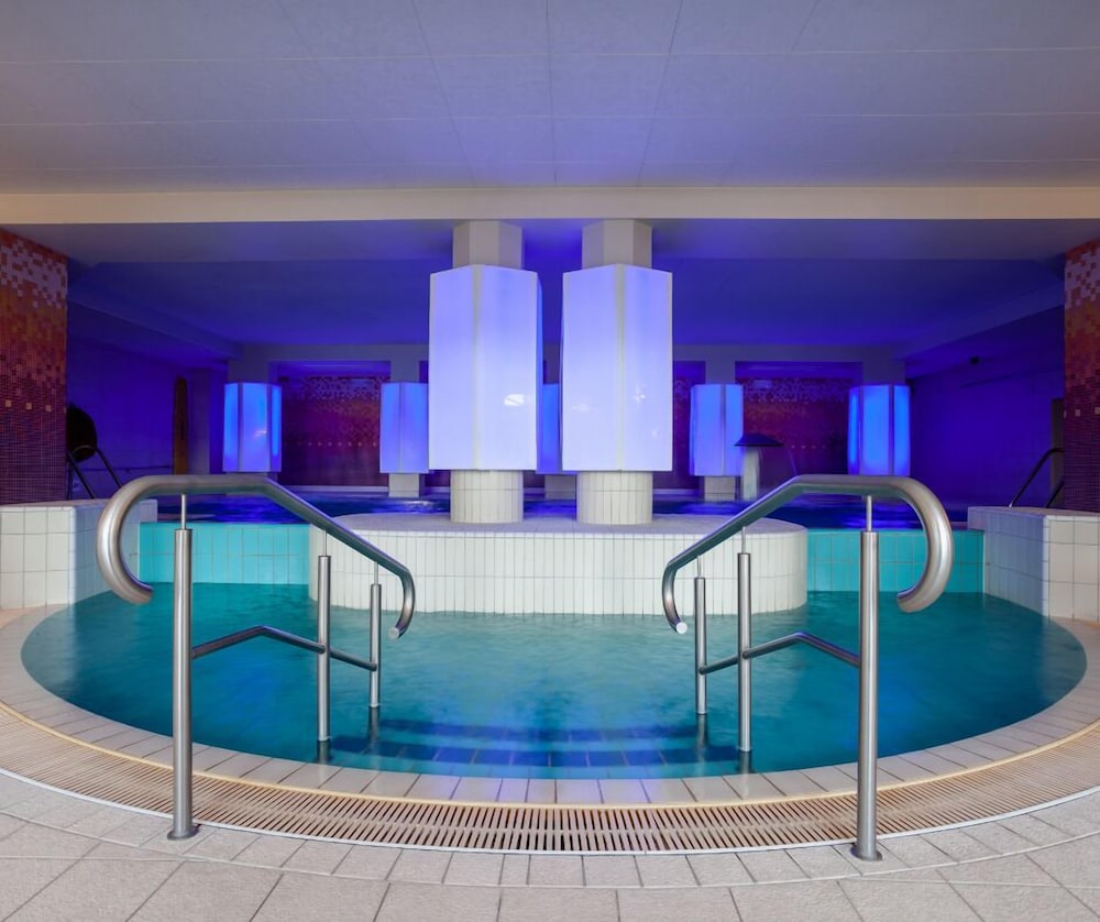 swimming pool spa