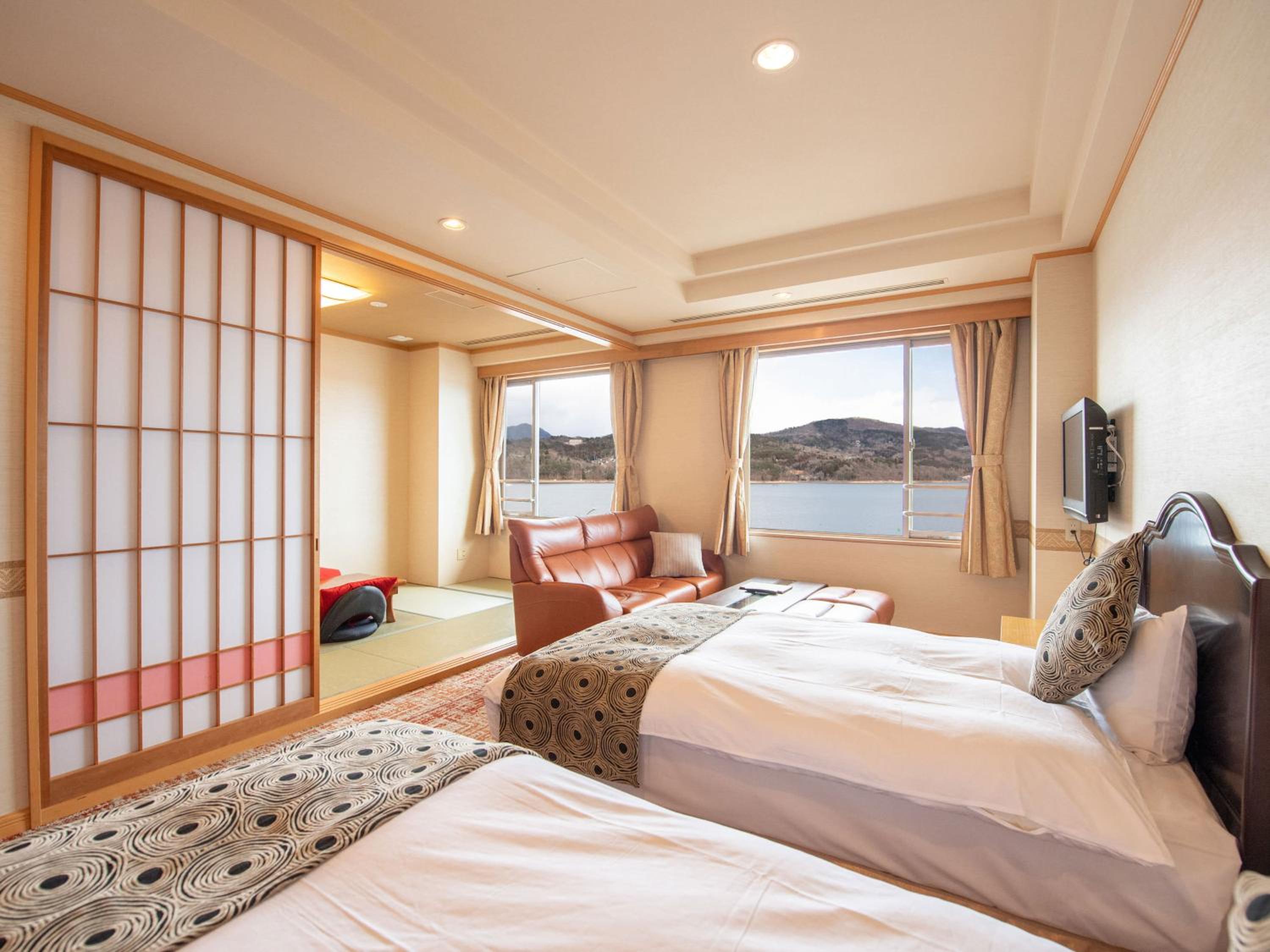 Suite, Twin Beds, 3 Futon Beds, Lake View, Hot Spring Bath