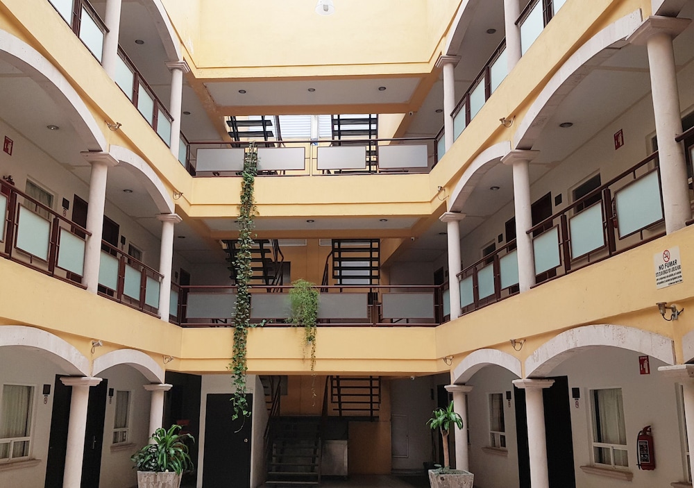 Capital O Hotel Victoria Morelia 8/55