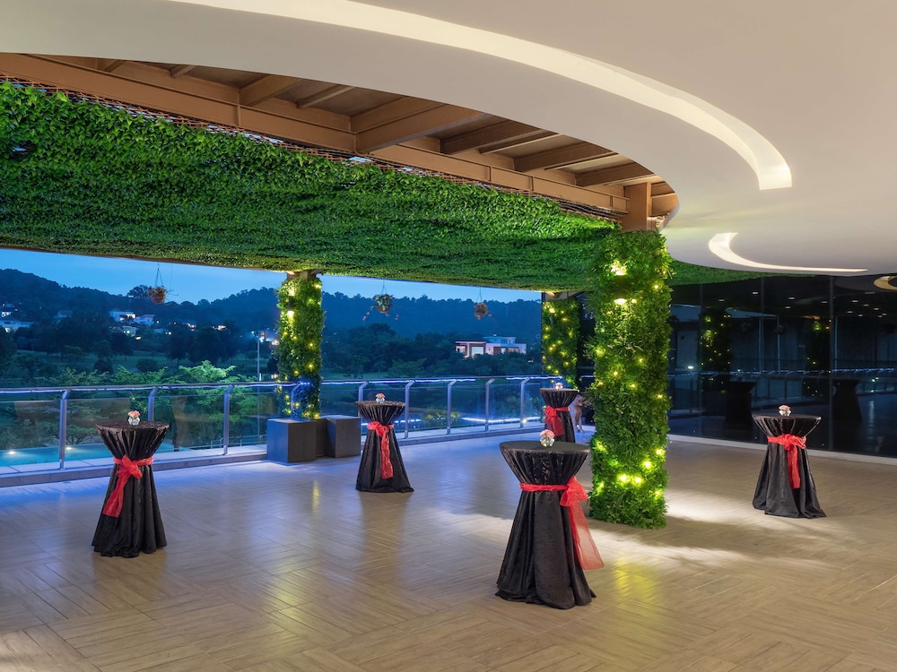 Radisson Golf And Convention Center Batam 70/74