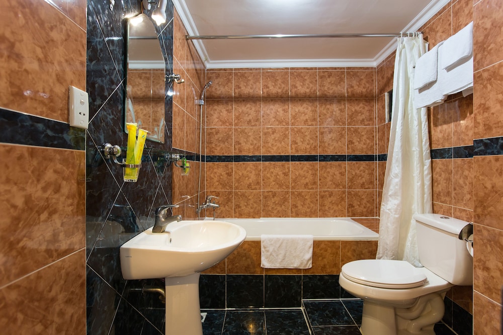 Little Brick Saigon Hotel 20/45