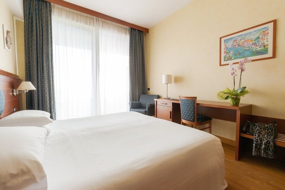 SUPERIOR, SINGLE, DOUBLE BED, SEA VIEW