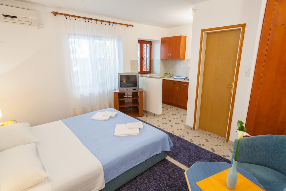 Villa Mitrovic 25/50