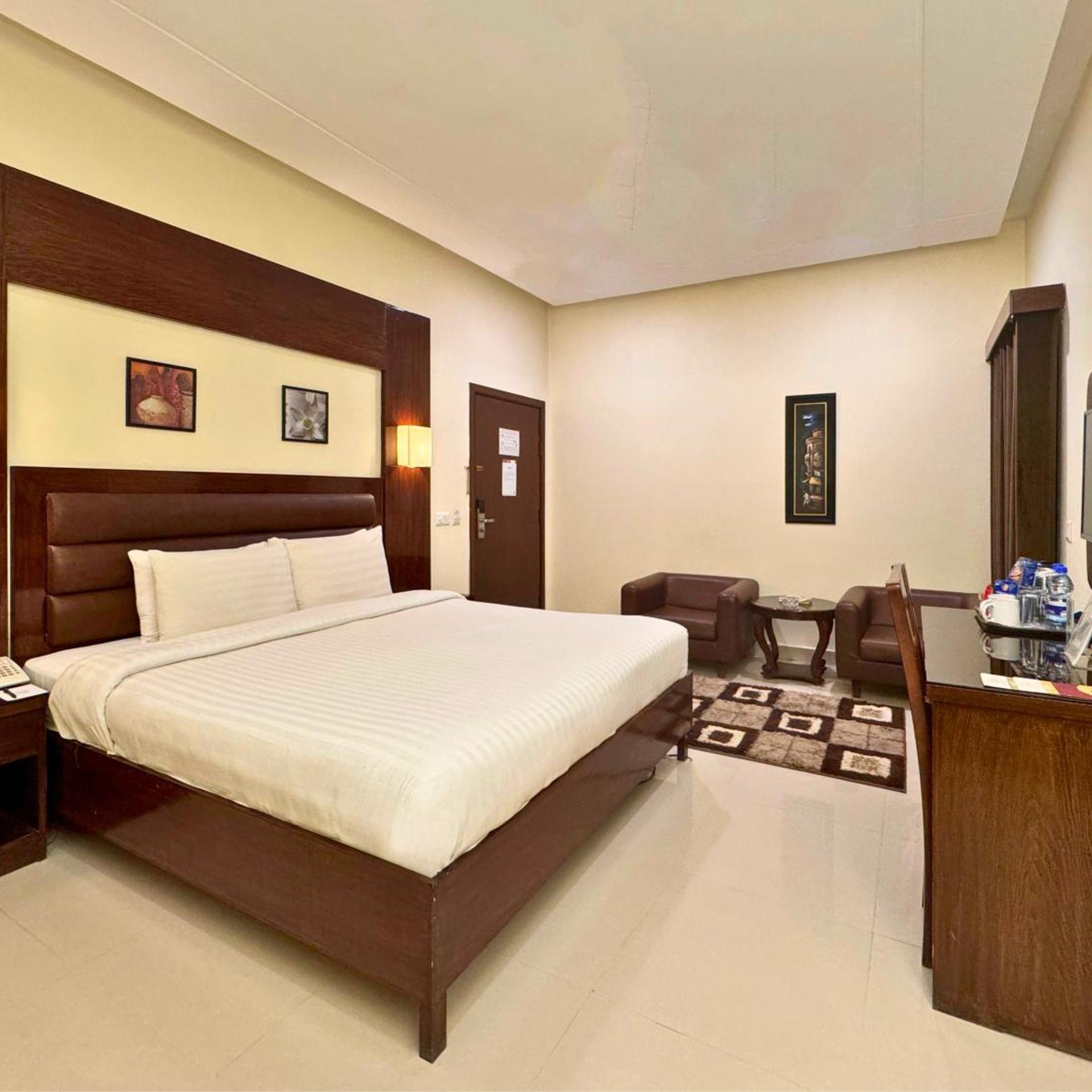 Hotel One Dera Ghazi Khan 12/30