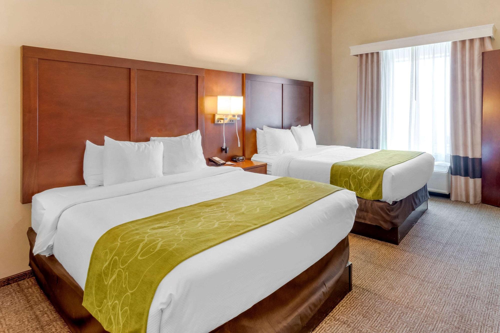Suite, Multiple Beds 7/10