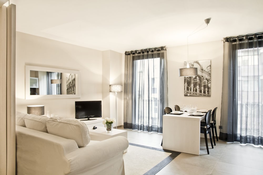 Up Suites Bcn 22/44