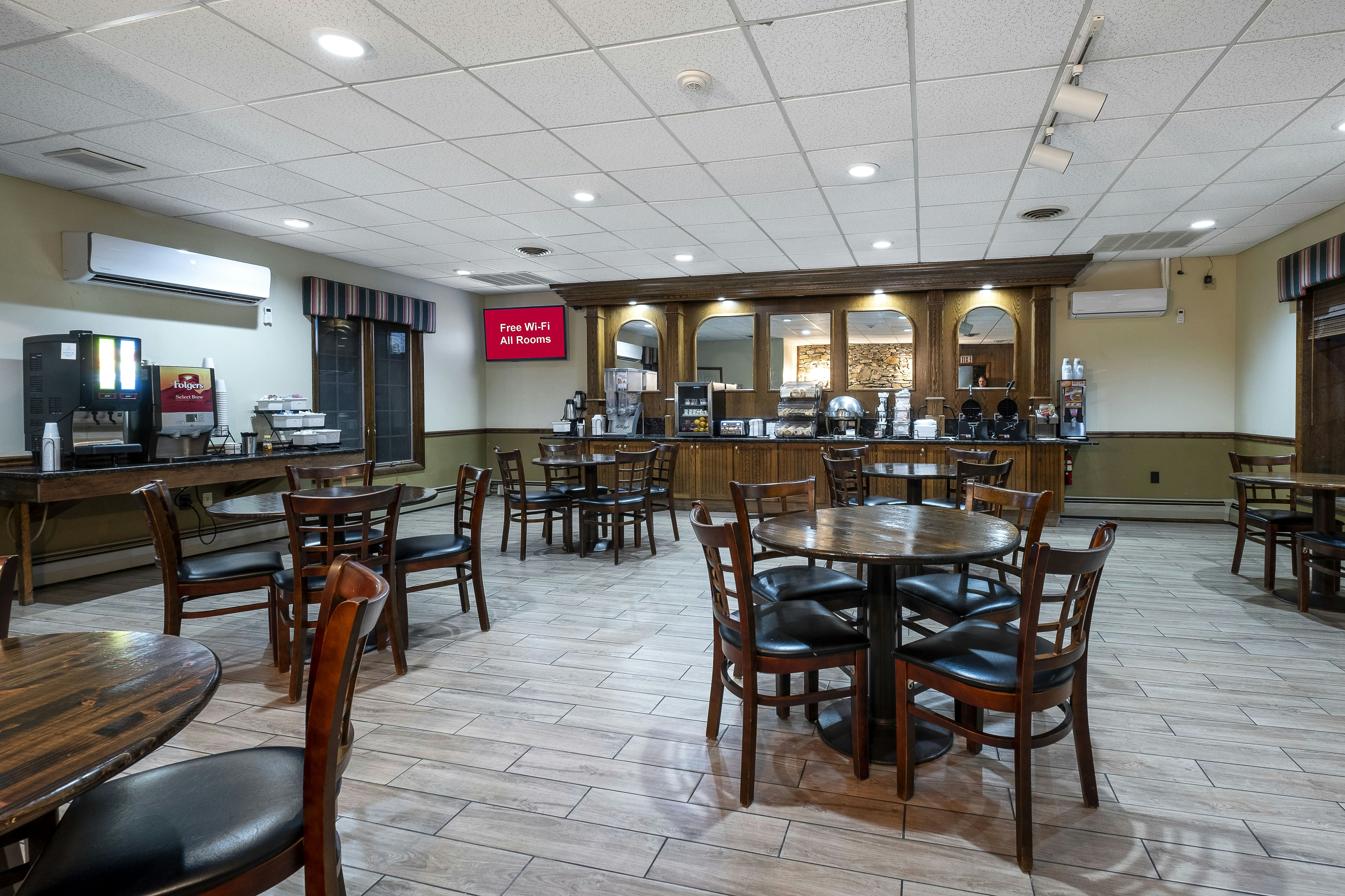 Red Roof Inn Suites Hazleton 26/39