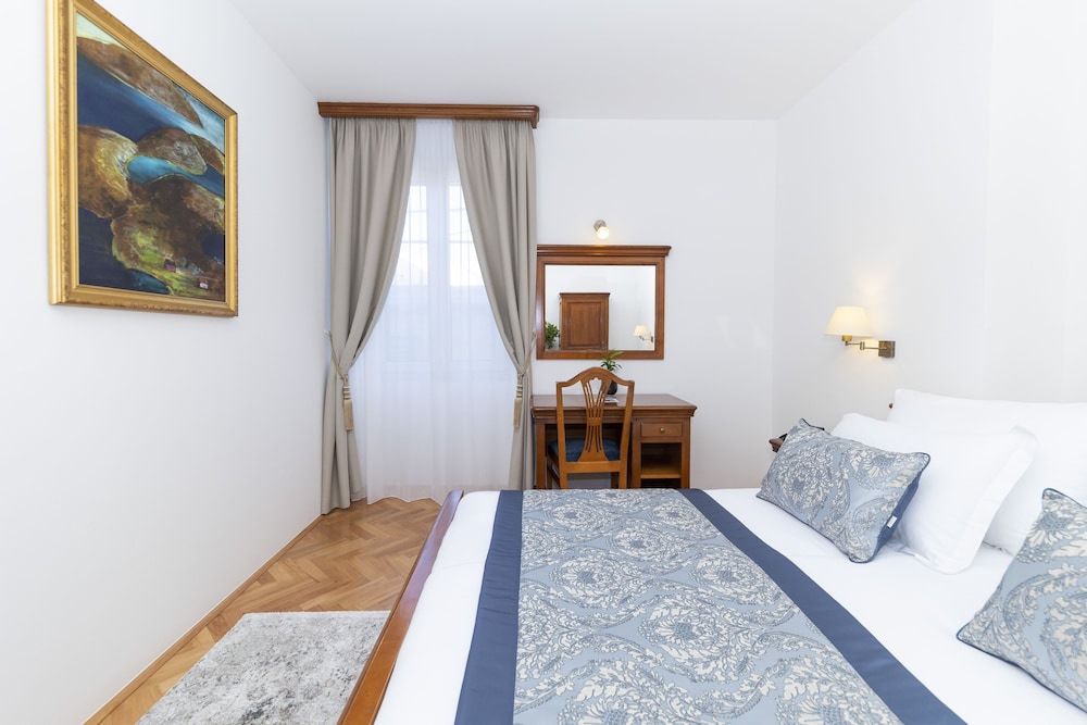 Heritage Hotel Tisno 27/80