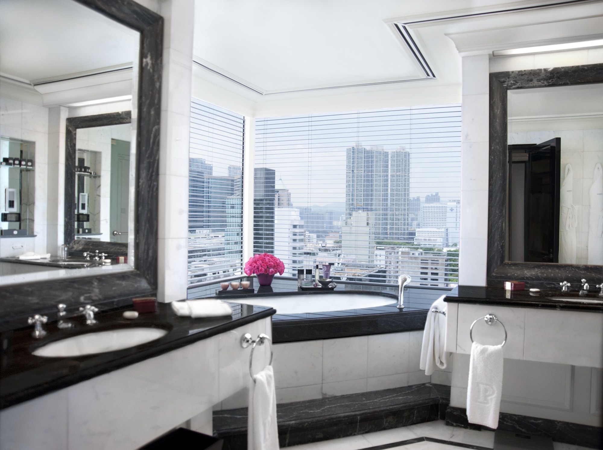 جناح غراند ديلوكس بإطلالة على المرفأ، The Peninsula Hong Kong 10/10