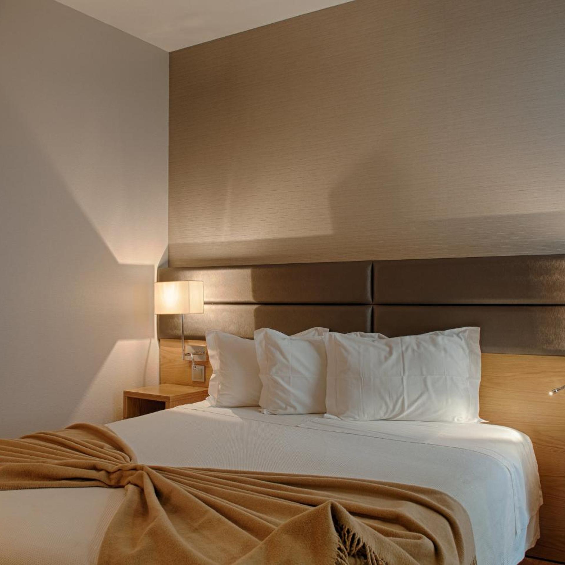 Room, Triple