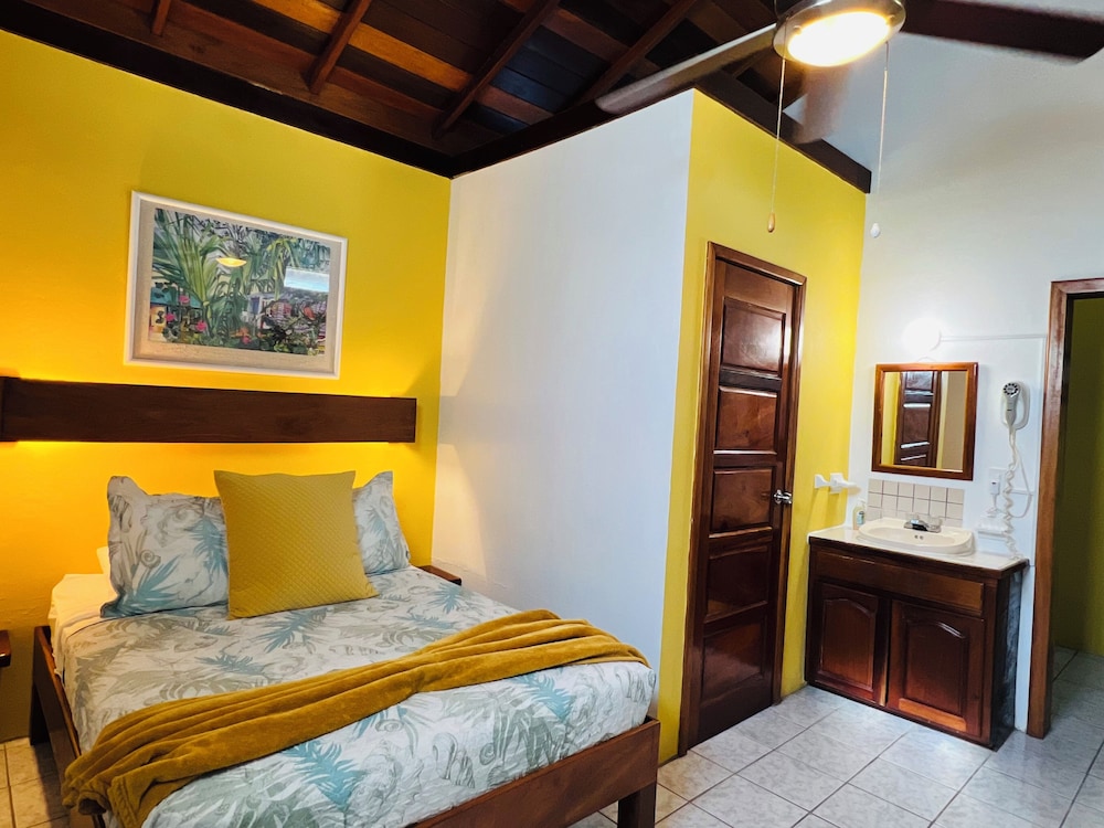 Blanca, House, 1 Double and 1 Single Bed