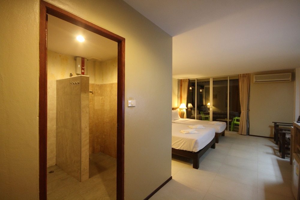 Baan Bandalay Hotel 11/59