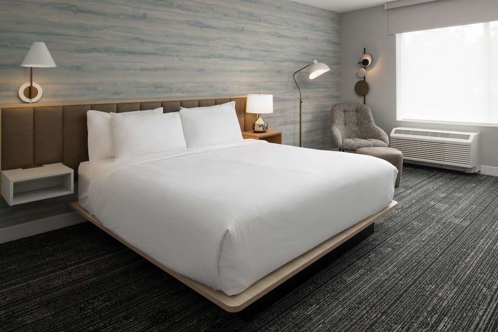 TownePlace Suites by Marriott Eugene 4/23
