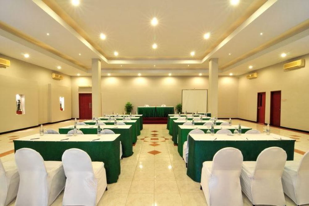 The Yani Hotel 46/57