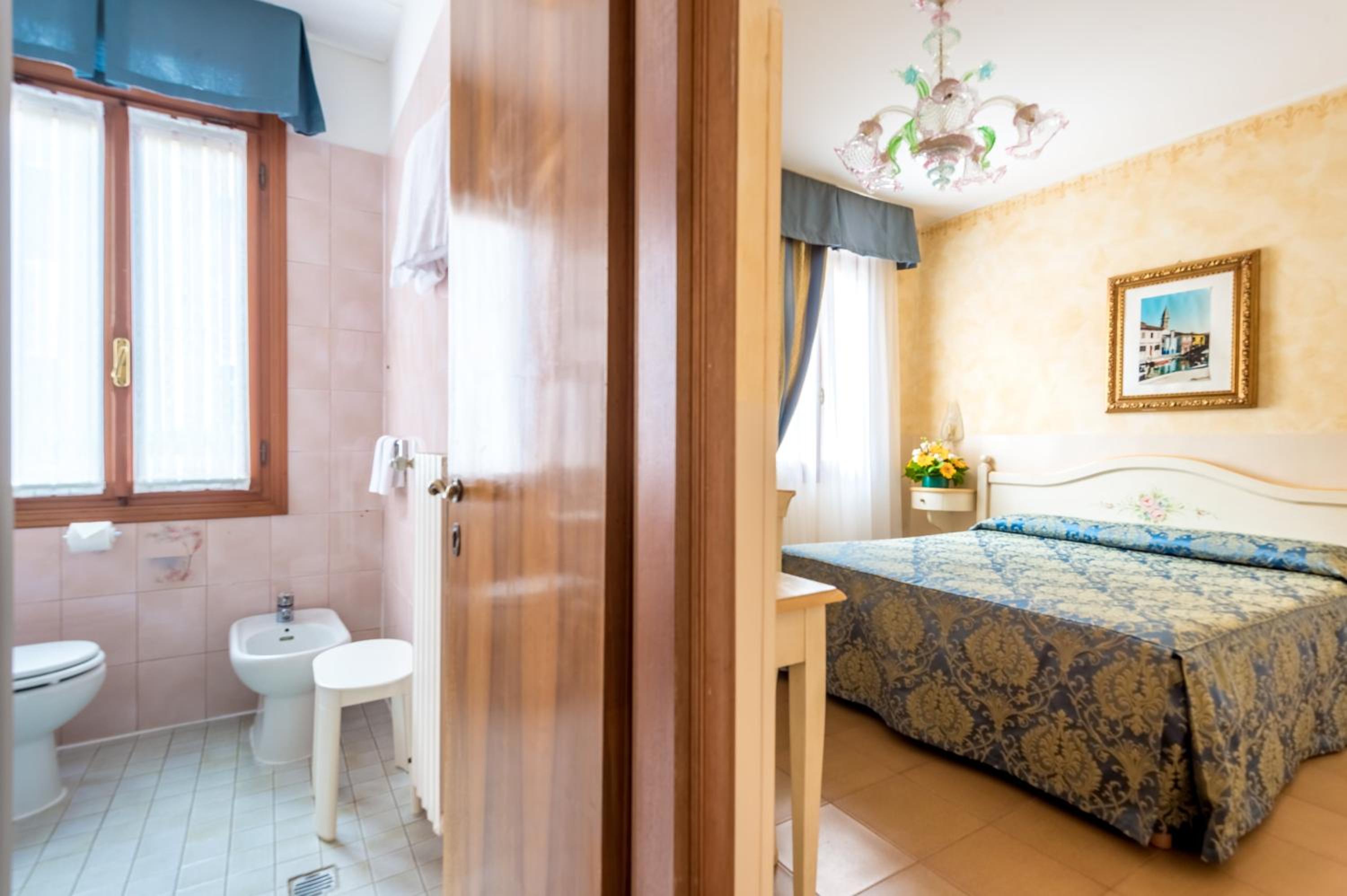 Hotel Mercurio 54/56