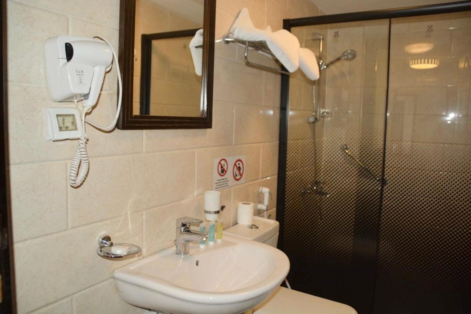 Olive Hotel 53/58