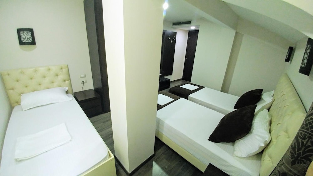 HOTEL TOWN HOUSE 13/36