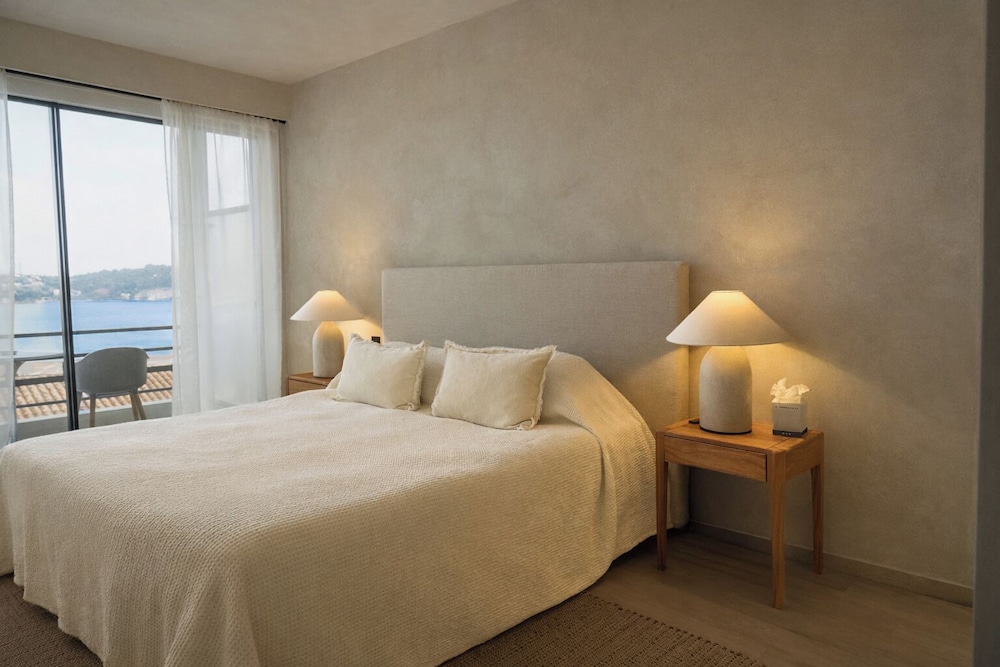 SUPERIOR, DOUBLE BED, SEA VIEW, BALCONY